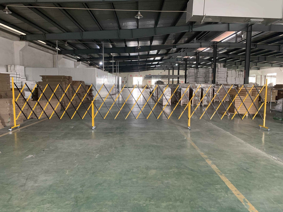 FlexiBarrier Scherensperre XXL - auf Rädern (6.7 x 1.2m)