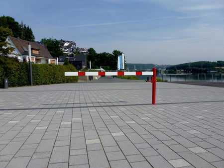 Swing barrier with pull rope reinforcement for casting in concrete