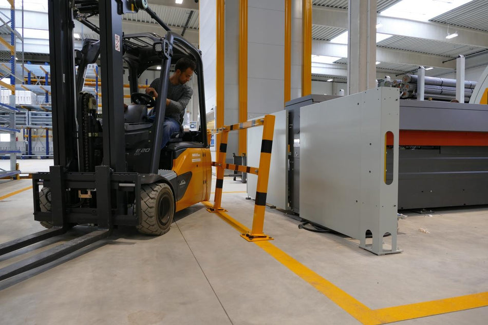 Protective railing for plugging down flexible, tiltable